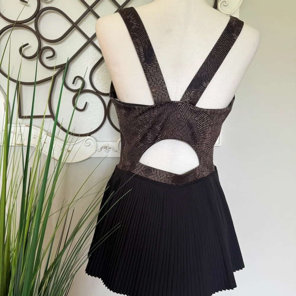 LULULEMON Size Medium Peplum Style Tank Top (see measurements)